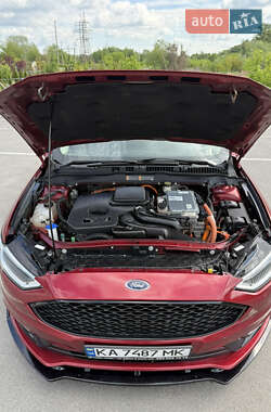 Седан Ford Fusion 2017 в 