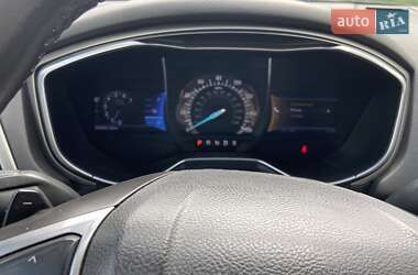 Седан Ford Fusion 2012 в 