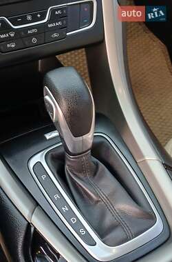 Седан Ford Fusion 2016 в 
