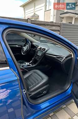 Седан Ford Fusion 2017 в 