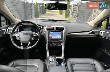 Седан Ford Fusion 2017 в 