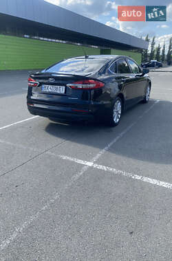 Седан Ford Fusion 2018 в 