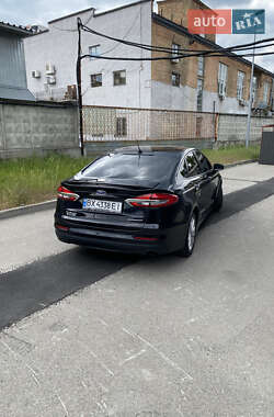Седан Ford Fusion 2018 в 