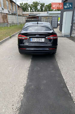 Седан Ford Fusion 2018 в 