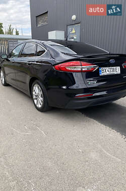 Седан Ford Fusion 2018 в 