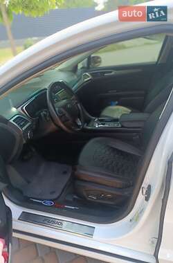 Седан Ford Fusion 2017 в 