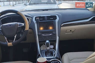 Седан Ford Fusion 2013 в 