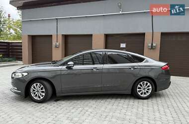Седан Ford Fusion 2016 в 