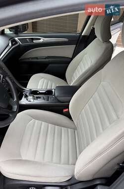 Седан Ford Fusion 2016 в 