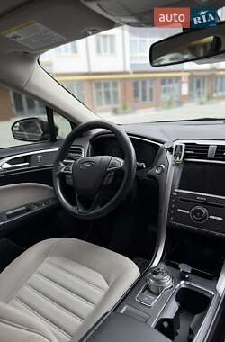Седан Ford Fusion 2016 в 