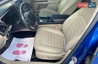 Седан Ford Fusion 2017 в 