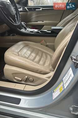 Седан Ford Fusion 2013 в 