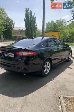 Седан Ford Fusion 2015 в 