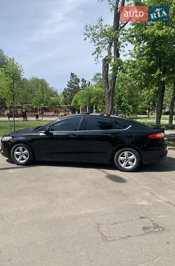 Седан Ford Fusion 2015 в 