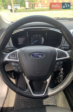 Седан Ford Fusion 2015 в 