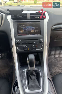 Седан Ford Fusion 2015 в 