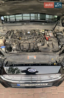 Седан Ford Fusion 2015 в 