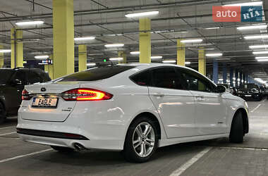 Седан Ford Fusion 2018 в 