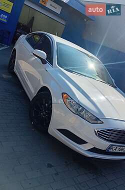 Седан Ford Fusion 2017 в 