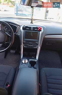Седан Ford Fusion 2017 в 