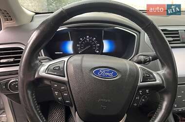 Седан Ford Fusion 2013 в 