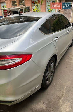 Седан Ford Fusion 2013 в 