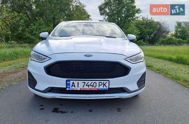 Седан Ford Fusion 2019 в 