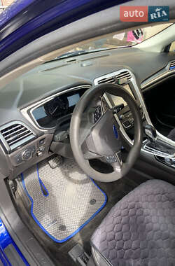 Седан Ford Fusion 2015 в 