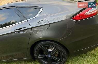 Седан Ford Fusion 2015 в 