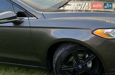 Седан Ford Fusion 2015 в 