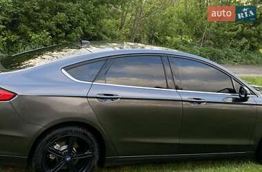 Седан Ford Fusion 2015 в 