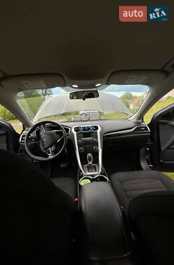 Седан Ford Fusion 2015 в 