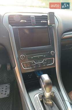 Седан Ford Fusion 2015 в 