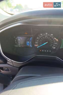 Седан Ford Fusion 2015 в 