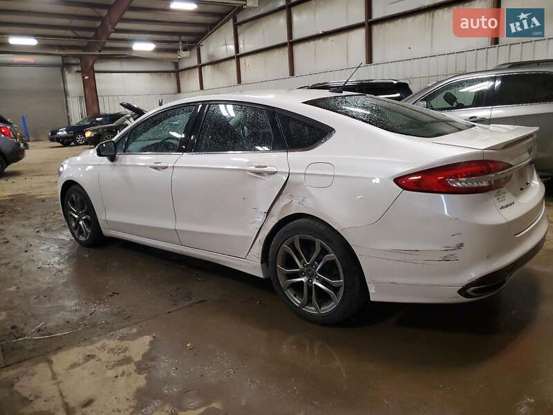 Седан Ford Fusion 2017 в Львове