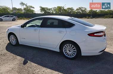 Седан Ford Fusion 2015 в 