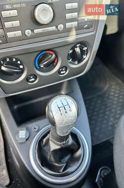 Хэтчбек Ford Fusion 2006 в 