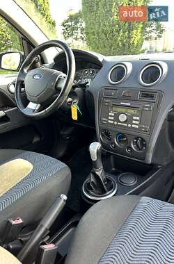 Хэтчбек Ford Fusion 2006 в 