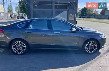 Седан Ford Fusion 2017 в 