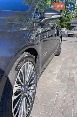 Седан Ford Fusion 2017 в 