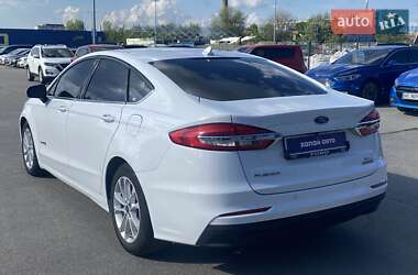 Седан Ford Fusion 2019 в 