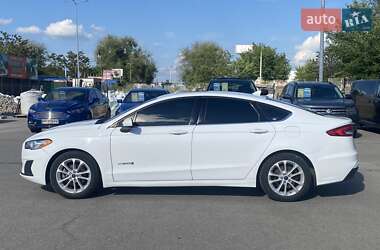 Седан Ford Fusion 2019 в 