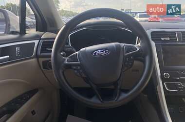 Седан Ford Fusion 2019 в 