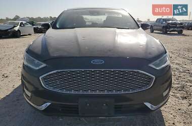 Седан Ford Fusion 2019 в 