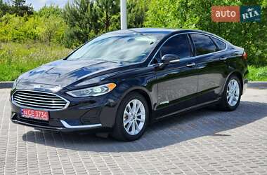 Седан Ford Fusion 2018 в 