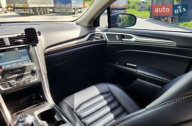 Седан Ford Fusion 2018 в 