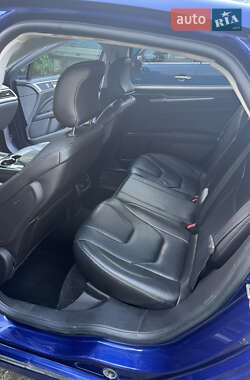Седан Ford Fusion 2015 в 