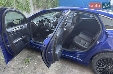 Седан Ford Fusion 2015 в 