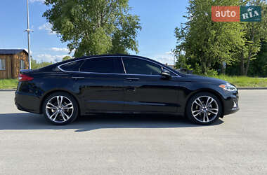 Седан Ford Fusion 2019 в 