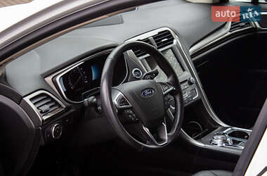 Седан Ford Fusion 2018 в 